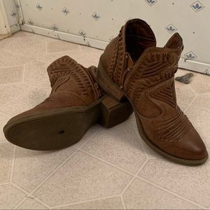 Not Rated tan ankle boots 7.5